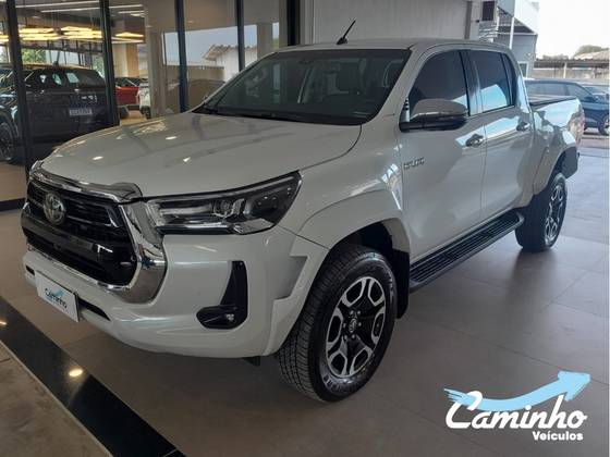 TOYOTA HILUX 2.8 D-4D TURBO DIESEL CD SRX PLUS 4X4 AUTOMÁTICO